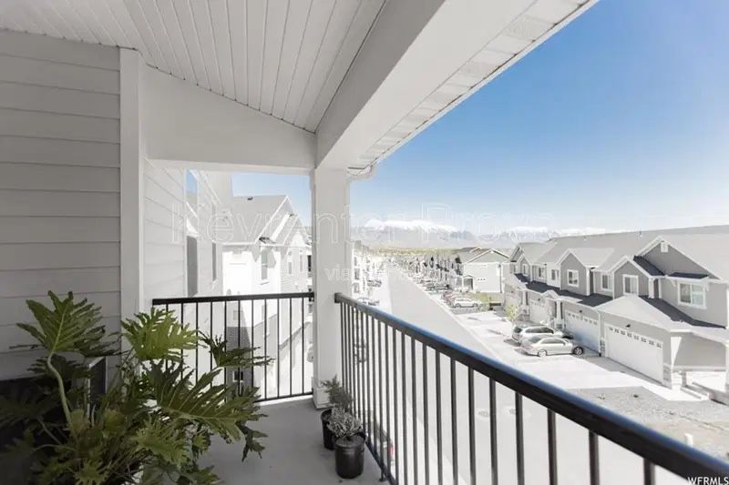 FOR RENT BRAND NEW CONDO FEMALES ONLY