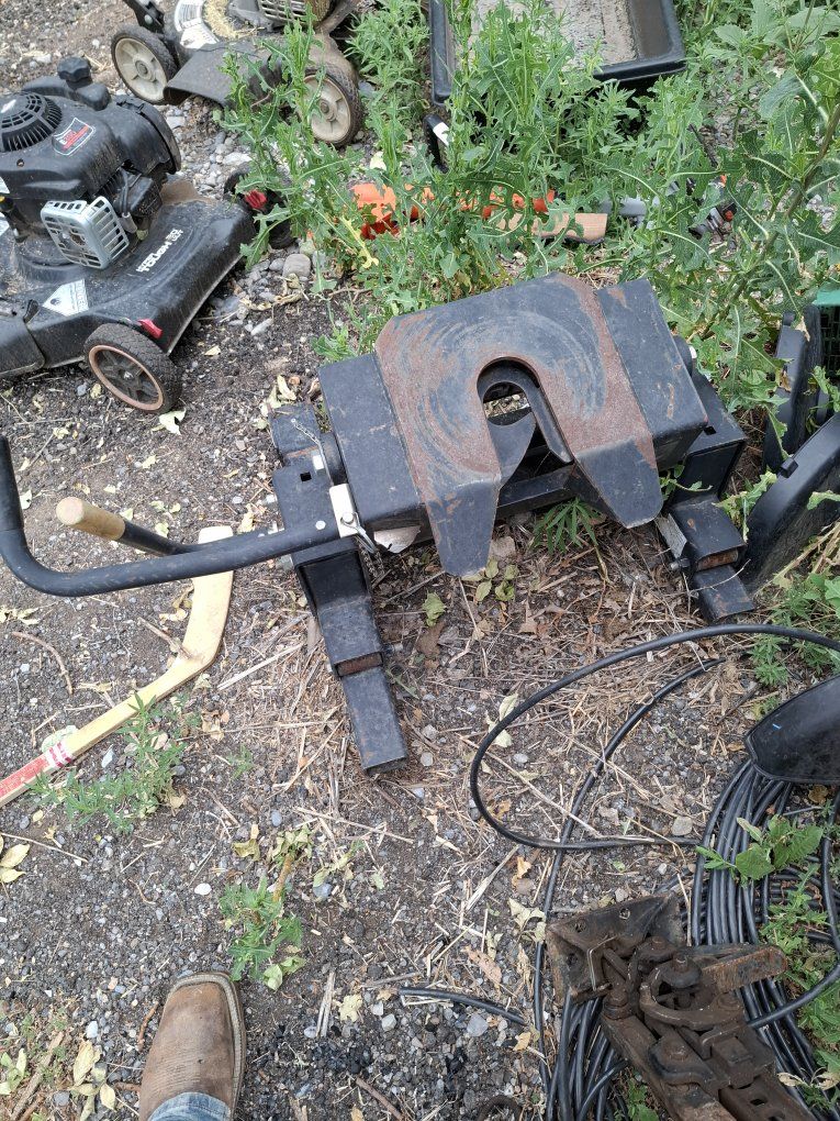 Fifth Wheel Hitch for  ford  truck