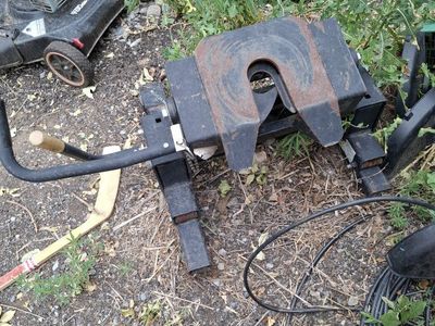 Fifth Wheel Hitch for ford truck