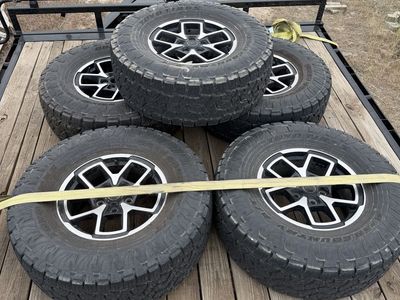 35” Toyo Open Country tires with Rubicon wheels