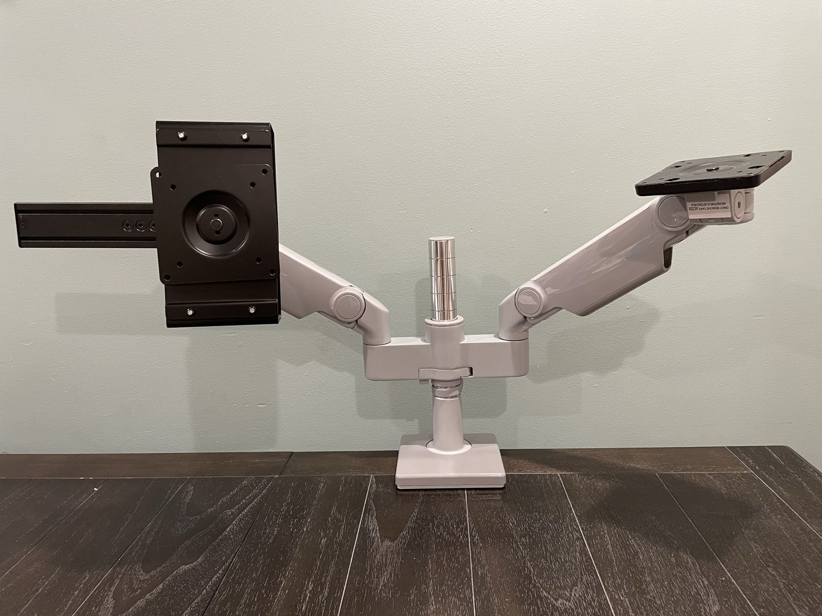 HumanScale M/Flex Two Monitor Mount
