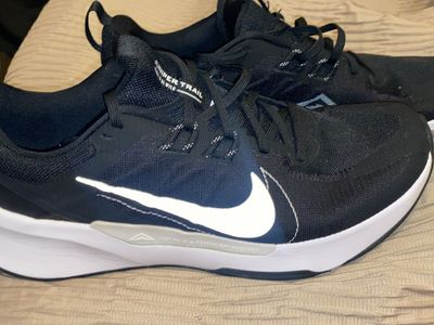 Nike trail hiking shoes barely worn size 10.5