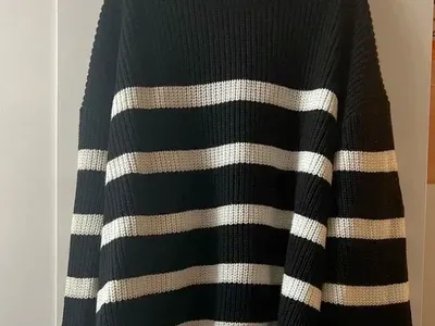 H&M Rib knit sweater. Black and white stripe $30 cash/venmo in Draper