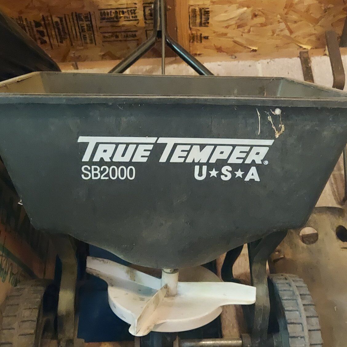 true Temper sb2000 Fertilizer Spreader