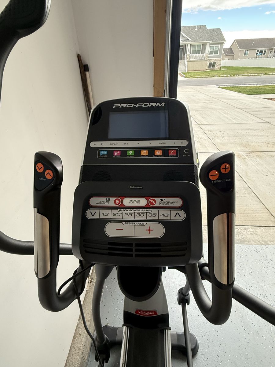Pro-Form Ellipitcal W/ Total Body Toning Ramp