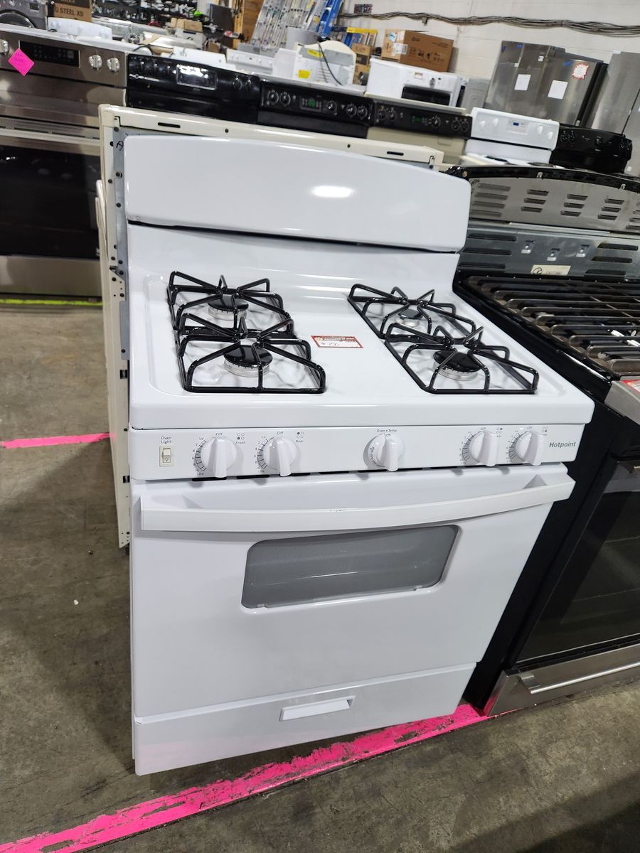 Beautiful Hotpoint White Gas Range Stove with 4 Burners and Oven