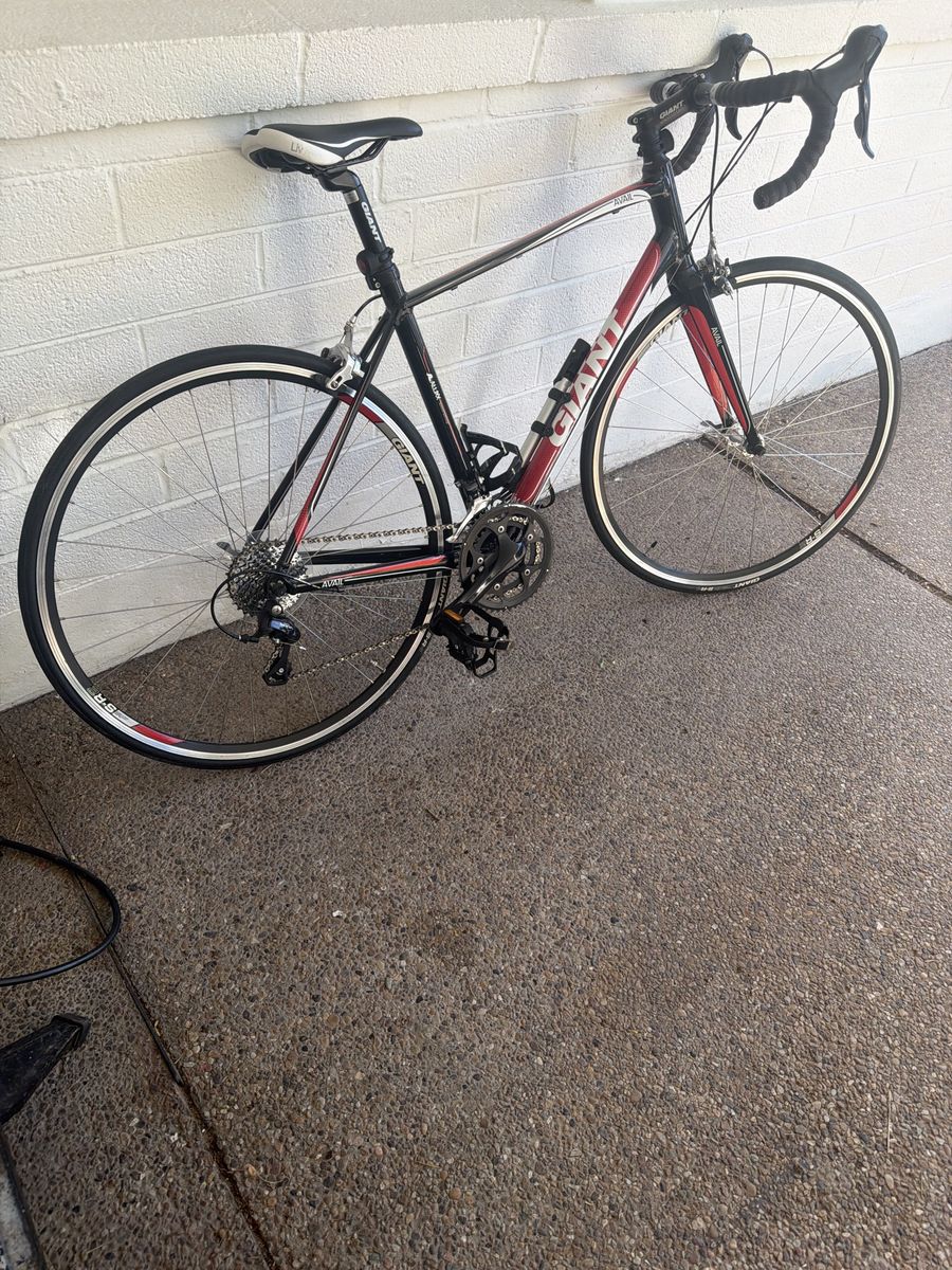 Giant Avail 3 Road Bike - Black/Red, 49cm, Women's, Aluminum Frame, 700c Wheels