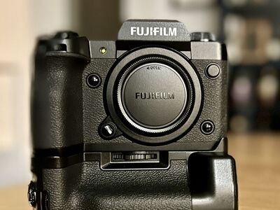 Fuji Fujifilm X-H2 with Fuji FT-XH File Transmitter Grip XH2 camera