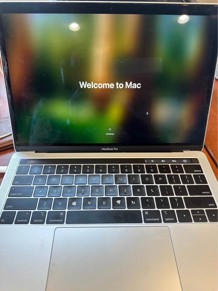 MacBook Pro - 2018 13 inch - 8GB 2.3 GHz quad core Intel core i5