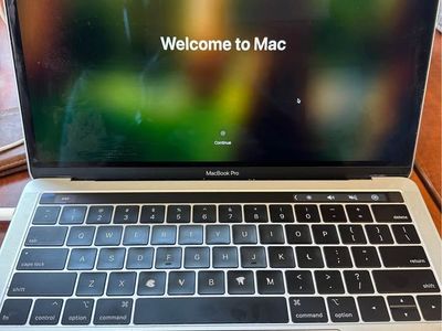 MacBook Pro - 2018 13 inch - 8GB 2.3 GHz quad core Intel core i5