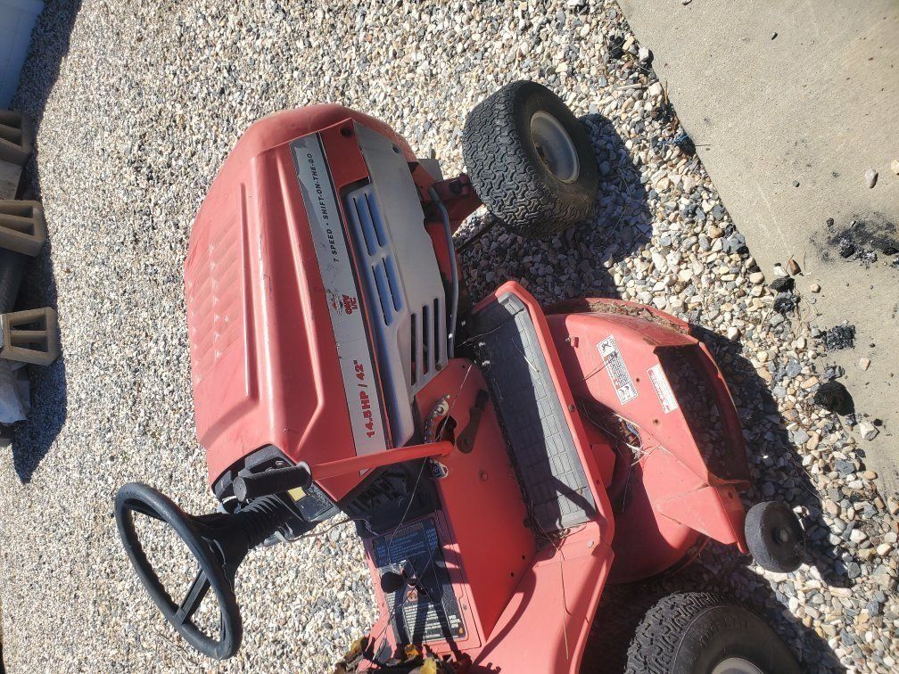 briggs and Stratton riding lawnmower  non running