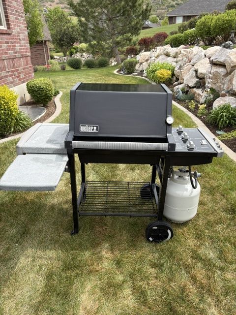 Weber 3 Burner Propane Grill – Clean & Works Great