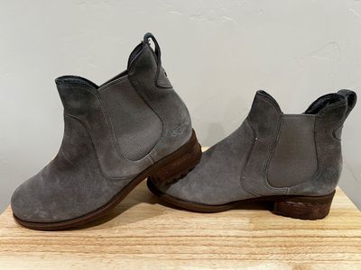 Ugg lined pull on ankle boots- Womens suede grey- Size 7 (1009210)