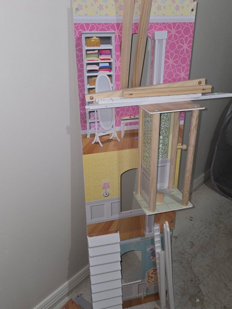 3ft tall Kidcraft Doll house