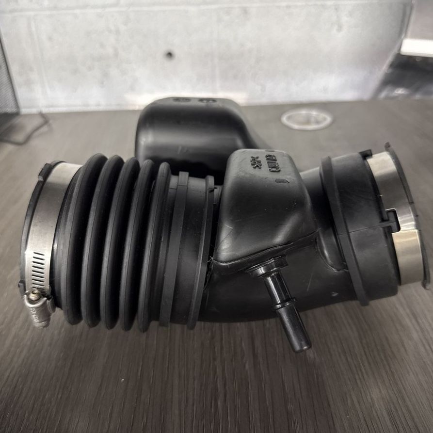 Air Cleaner Intake Tube Duct for Chevrolet Traverse 2026