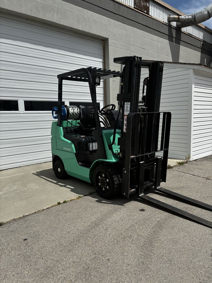 5000 pound Mitsubishi forklift