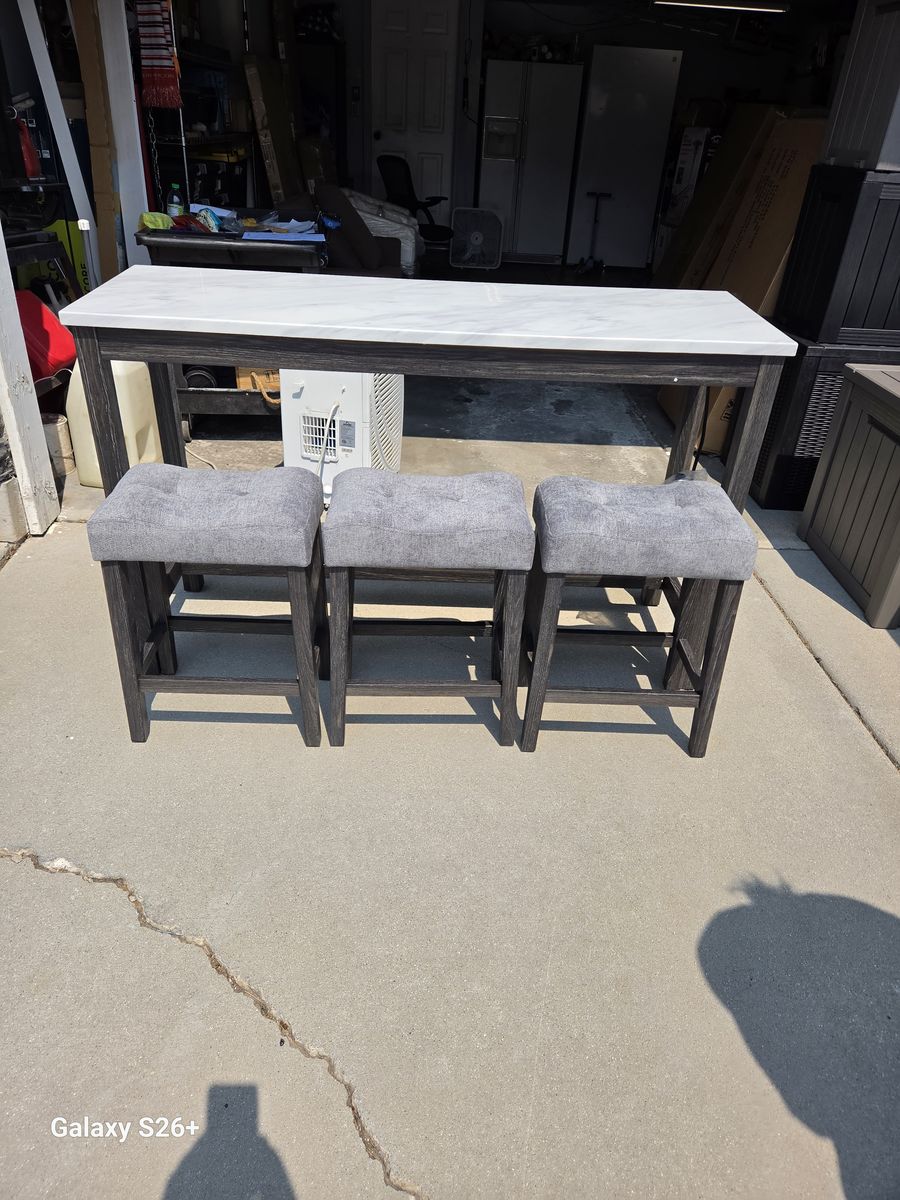 Bar w/stools