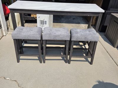 Bar w/stools