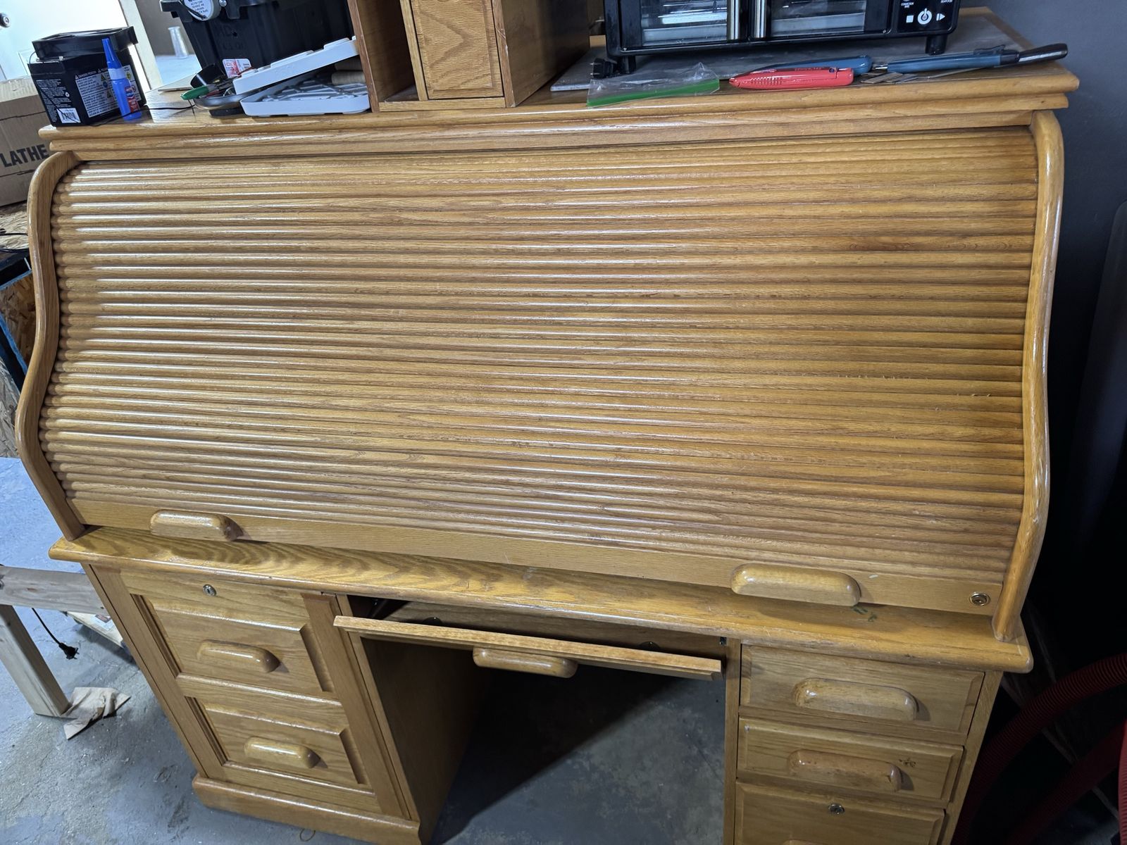 Roll tip desk