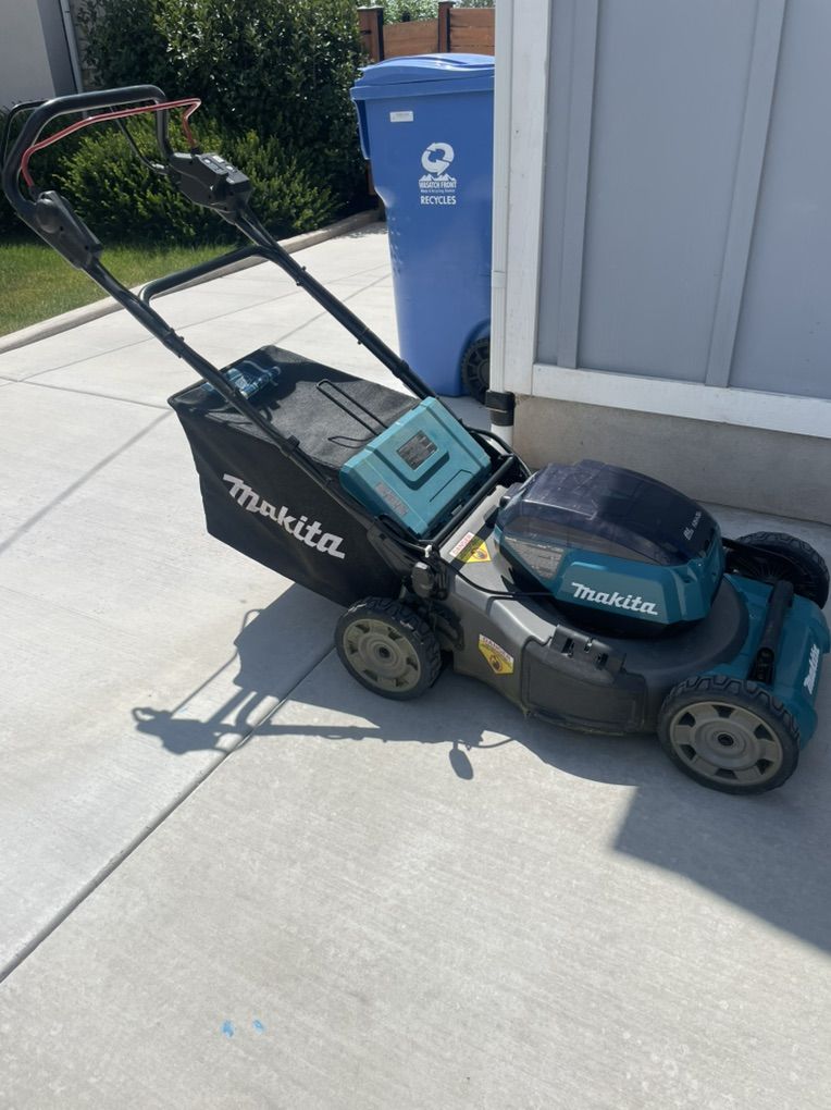 Makita Self Propelled Lawn Mower 18v