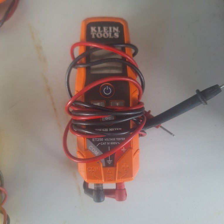 ET250 Klein multimeter
