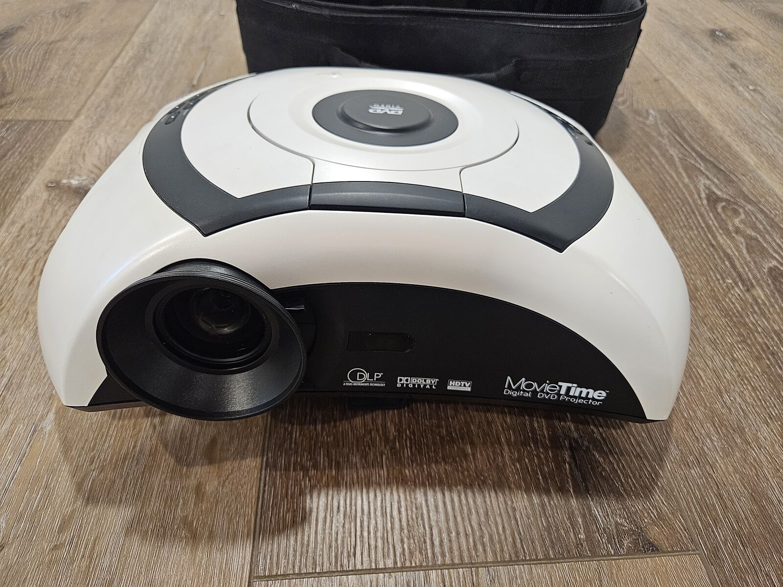 Projector With Built-in DVD Player & Speakers