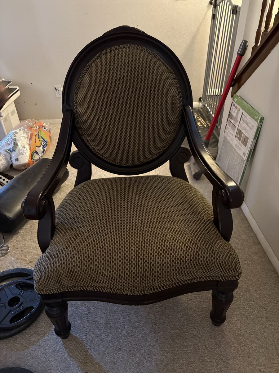 Traditional Upholstered Accent Arm Chair