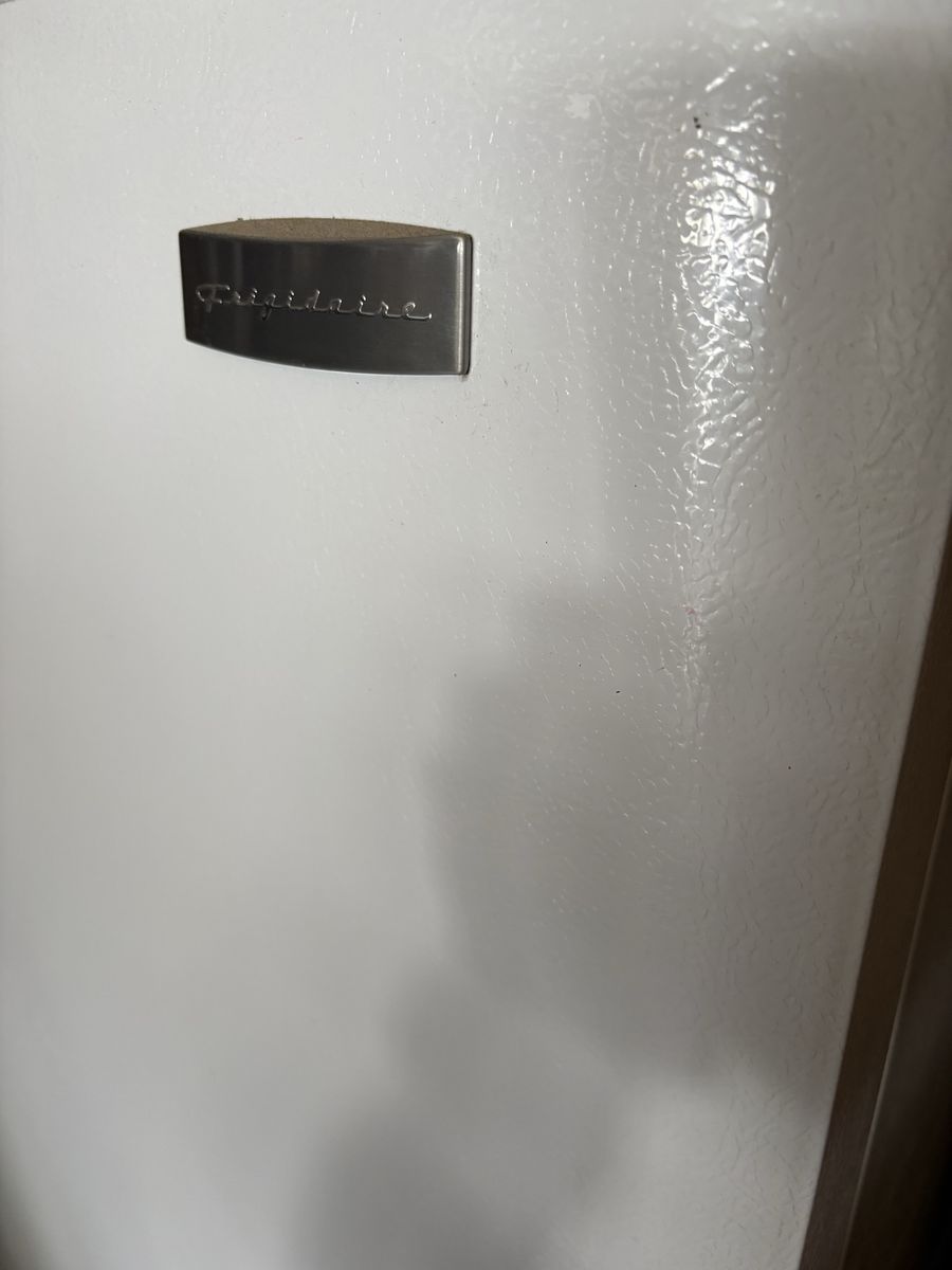 Refrigerator,freezer 26 ft.² Frigidaire side-by-si