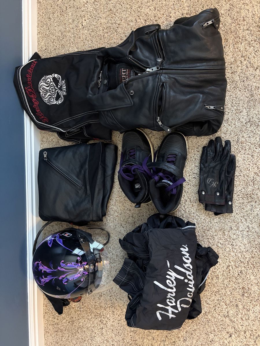 Women Harley Davidson gear. Helmet Jacket gloves shoes chaps rain gear