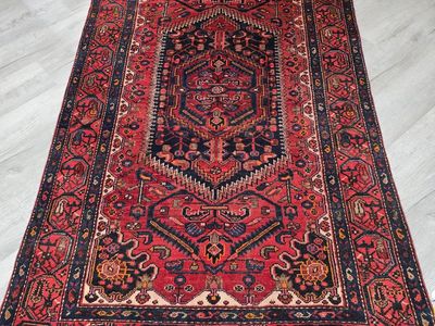 Gorgeous Persian Wool Rug, Size 6'5" x 4'