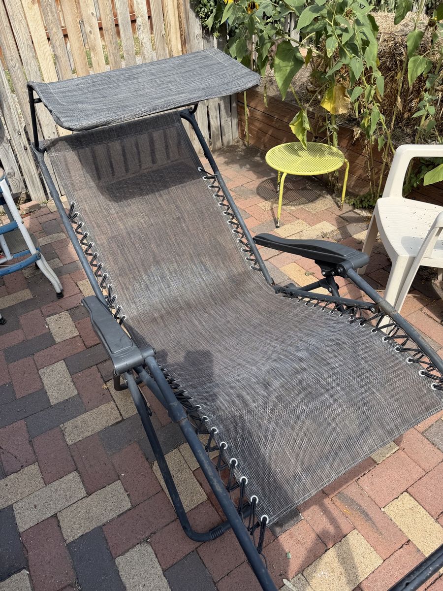 Outdoor Reclining Zero Gravity Lounge Chair with Adjustable Sun Shade Canopy