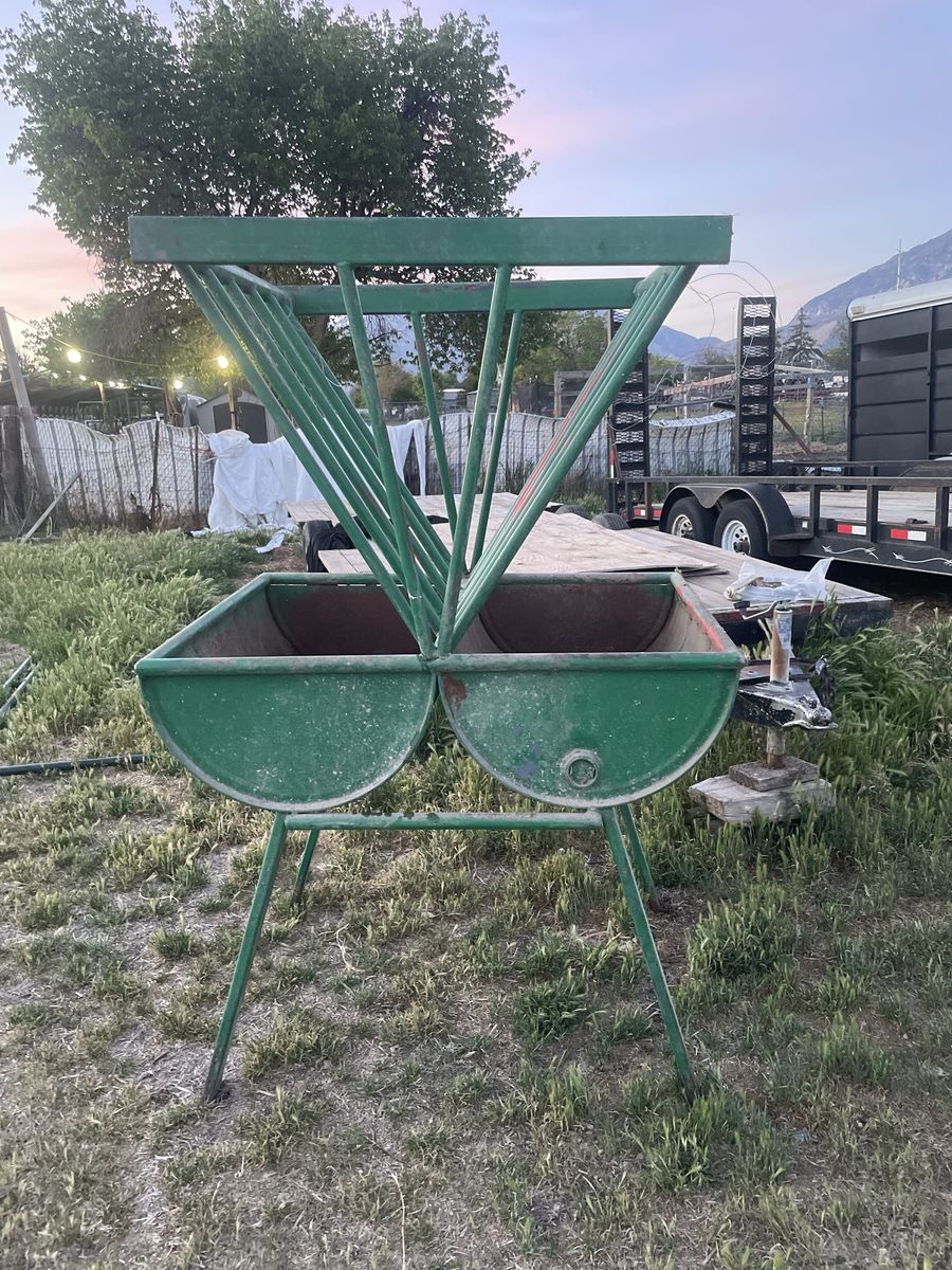 Feeder for horses or cows
