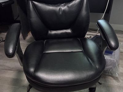 Black Leather Executive Office Chair with Padded Armrests & Rolling Base