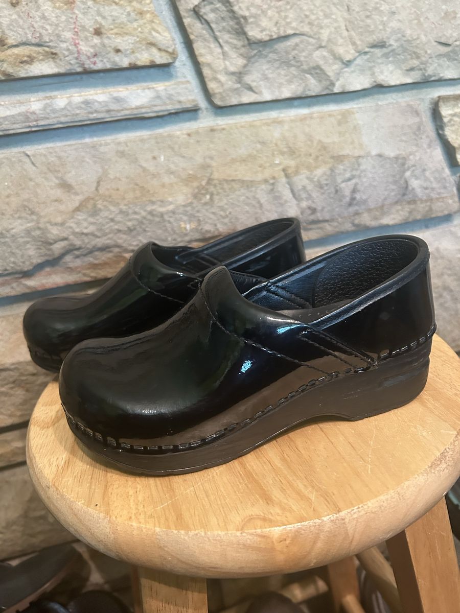 Kids Dansko Professional Clogs / Kids 1 1/2–2 / Euro 32 / Black