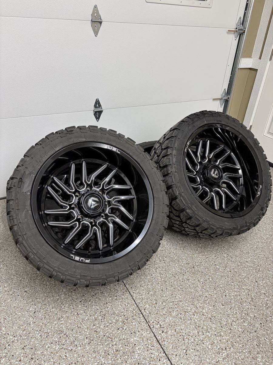 22x12 8x180 fuel wheels with 33x12.50R22 tires