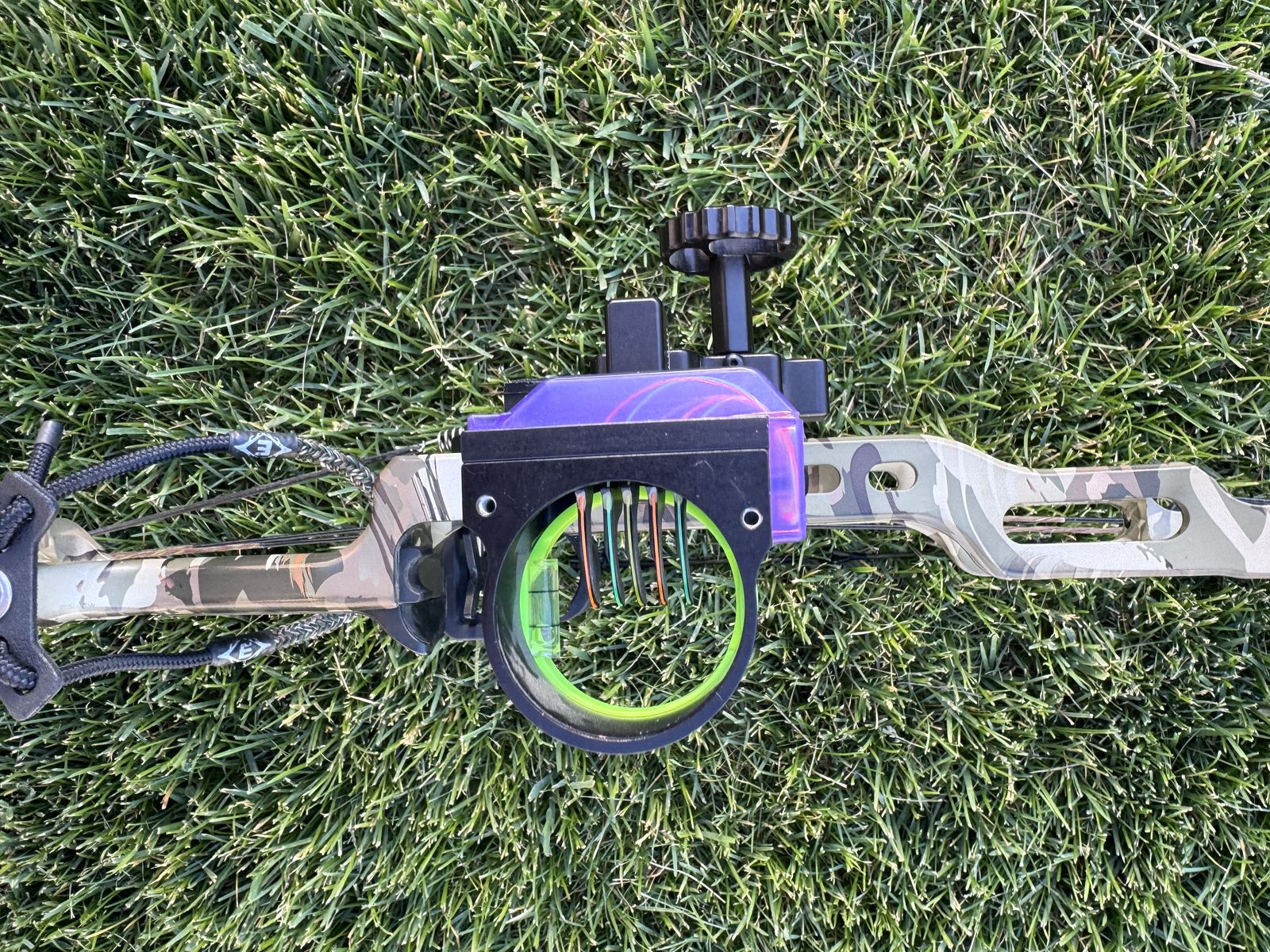 Mathews V3 31 Compound Bow Right Hand 28” Quiver Sight Arrow Rest