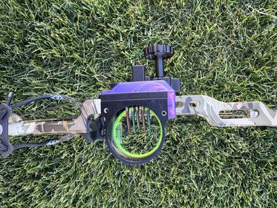 Mathews V3 31 Compound Bow Right Hand 28” Quiver Sight Arrow Rest