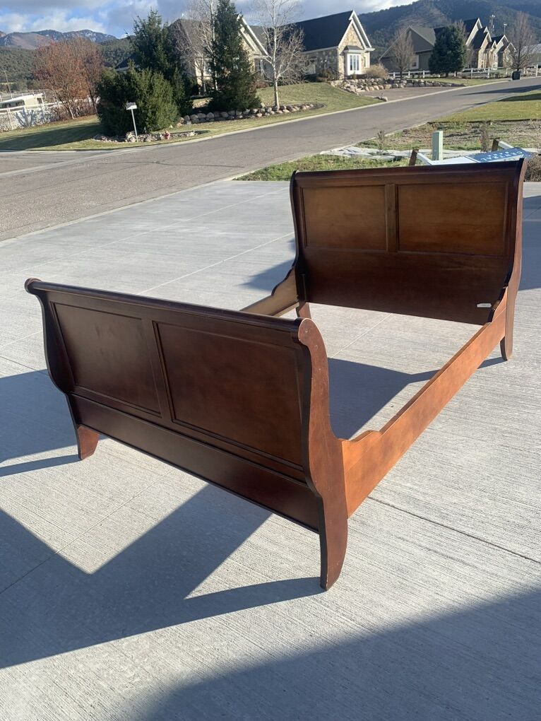 Sleigh Bed
