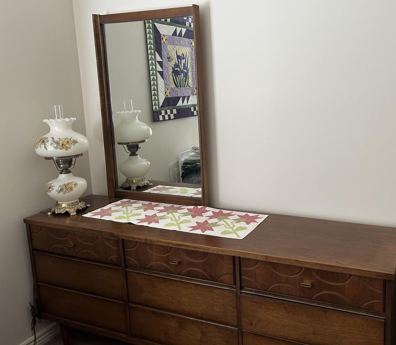 Vintage Bassett Bedroom Set Full Size Bed