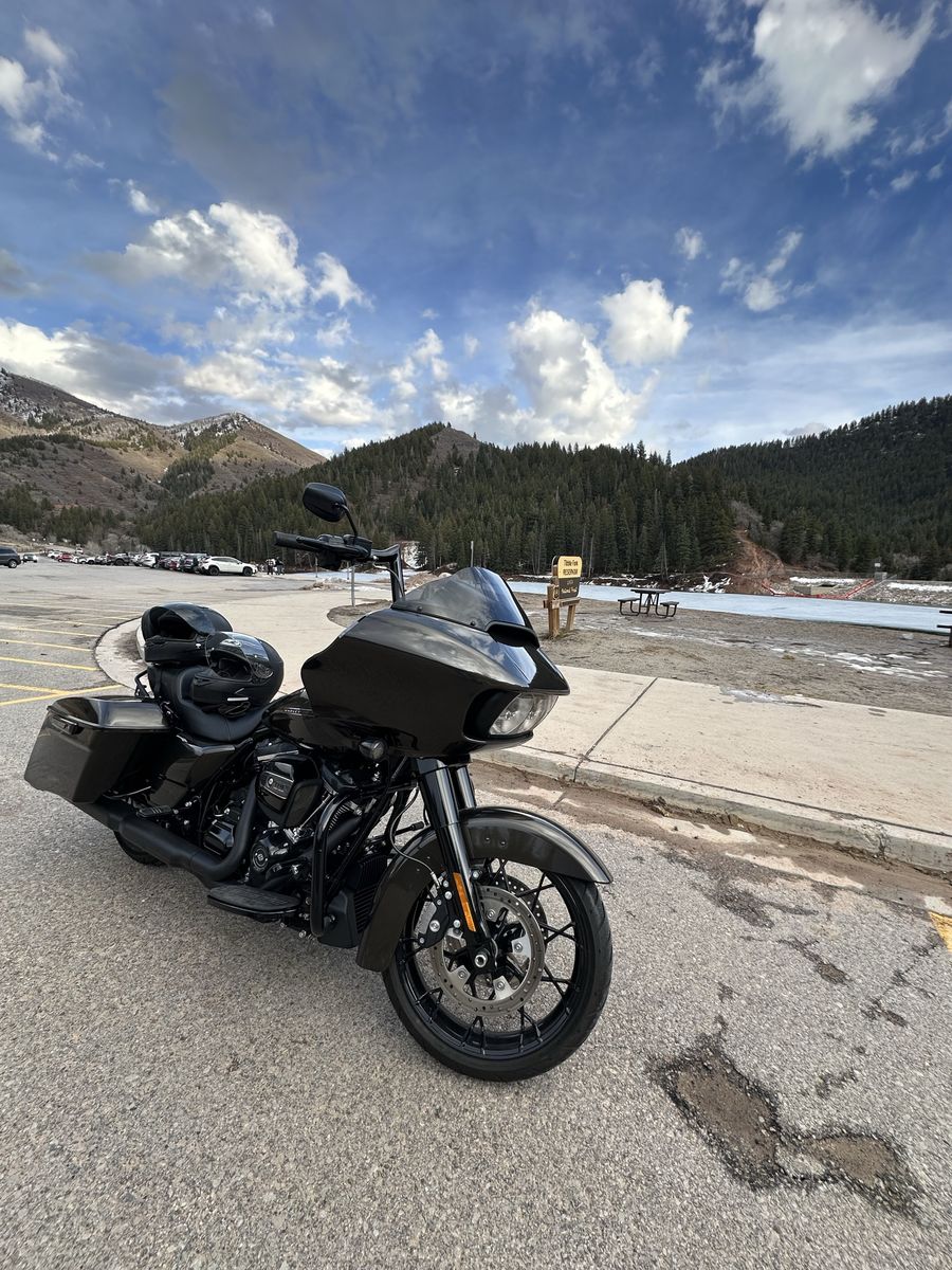 2020 Harley-Davidson Road Glide 114 - River Rock Grey.