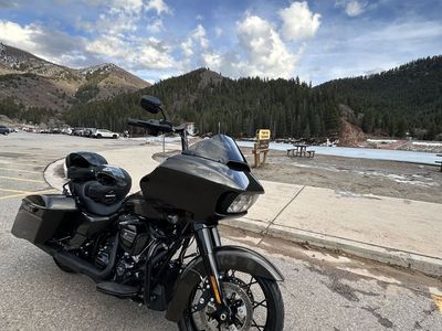 2020 Harley-Davidson Road Glide 114 - River Rock Grey.