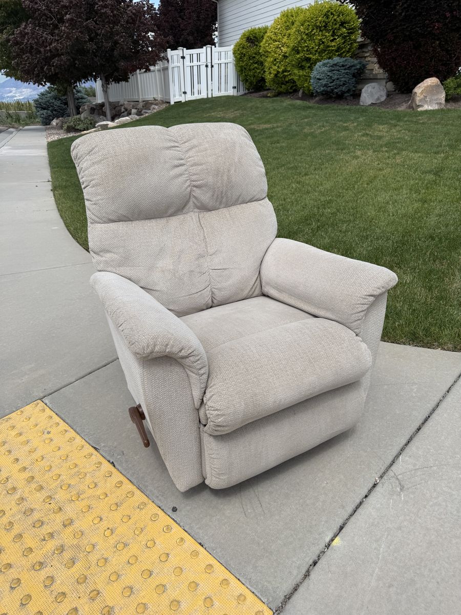 FREE Lazy Boy Recliner
