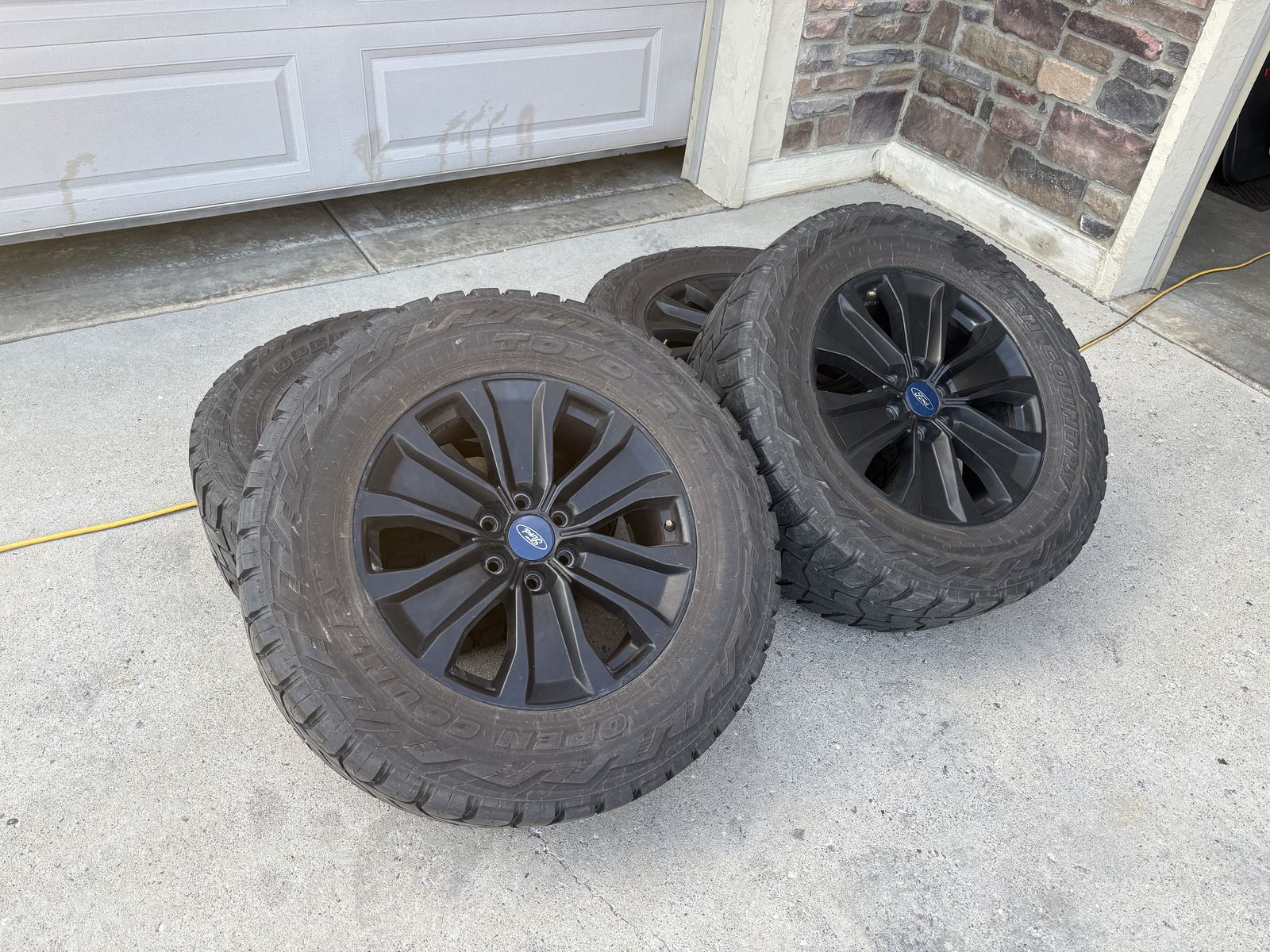 35x12.50x20 Toyo R/T And Wheels