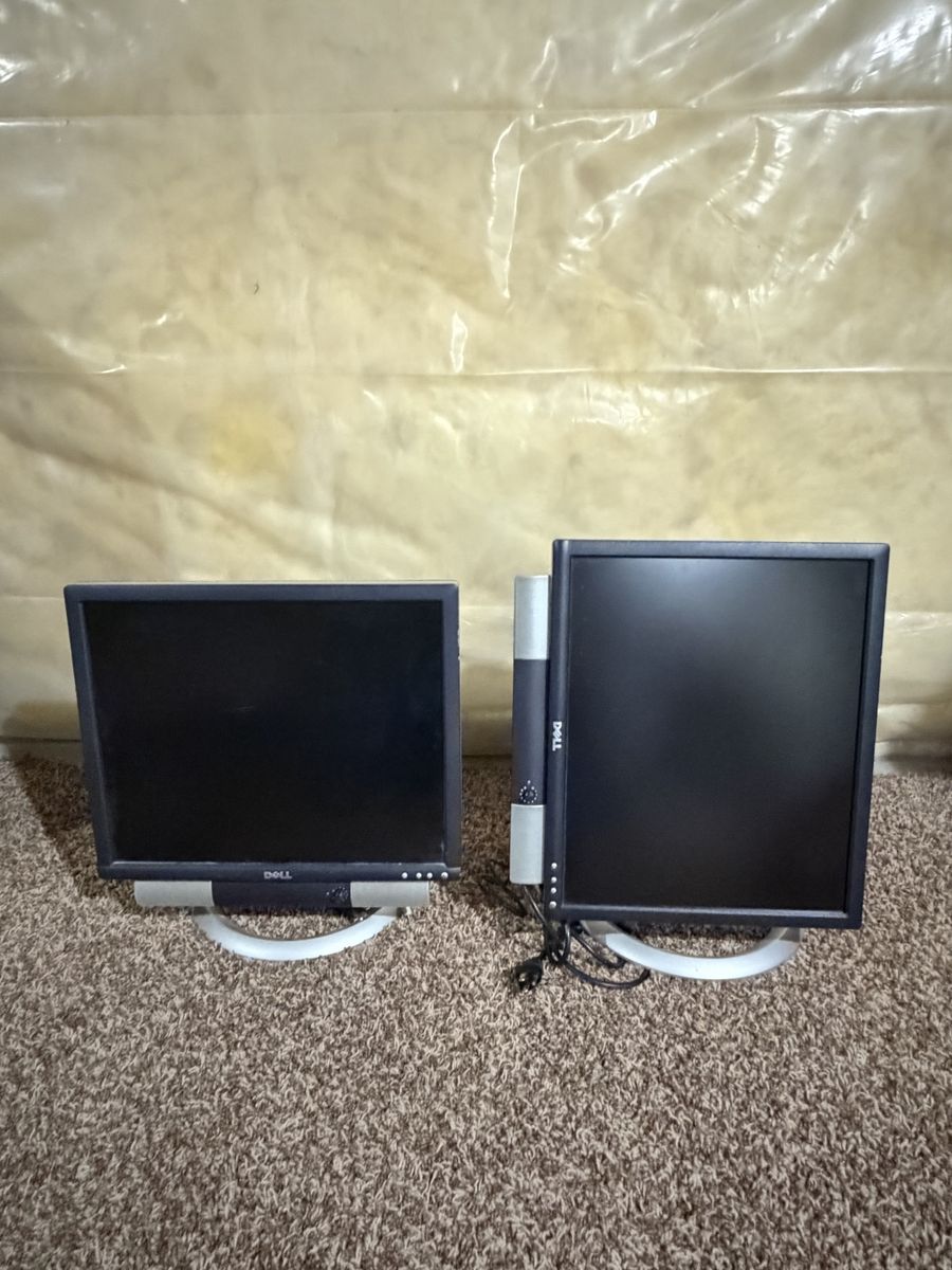 Rotating Dell E173FPf 17" LCD Computer Monitors with Power and Audio Cables, VGA connection