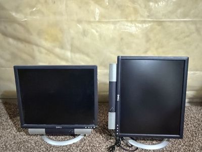 Rotating Dell E173FPf 17" LCD Computer Monitors with Power and Audio Cables, VGA connection