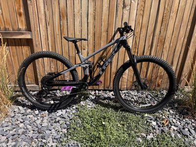 Trek Fuel EX-5 Full-Suspension Mountain Bike with Shimano Deore Drivetrain, Medium Frame, Dropper Post Seat, Tubeless Tires