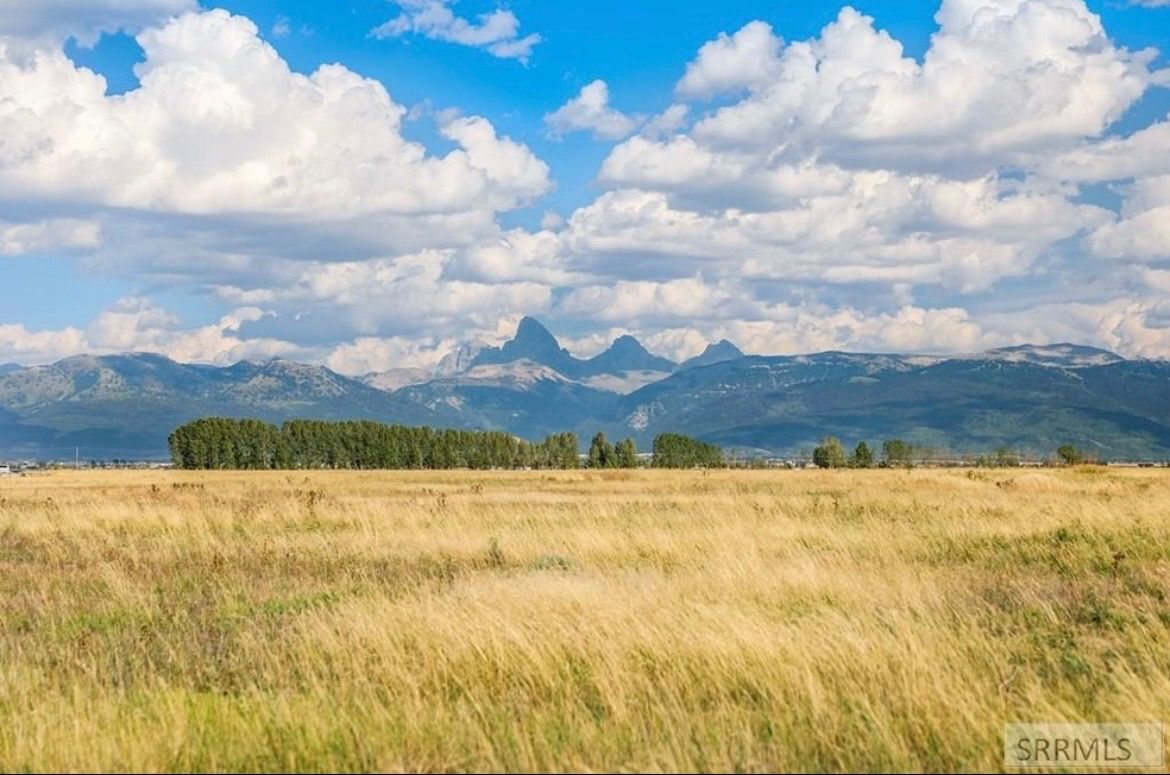 Teton View 2.5 Acres – Utilities + Road Access – $259,900