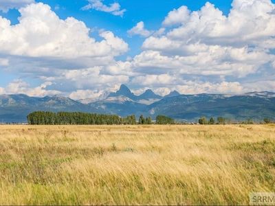 Teton View 2.5 Acres – Utilities + Road Access – $259,900