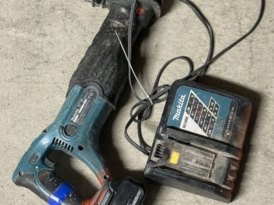Makita cordless reciprocating saw