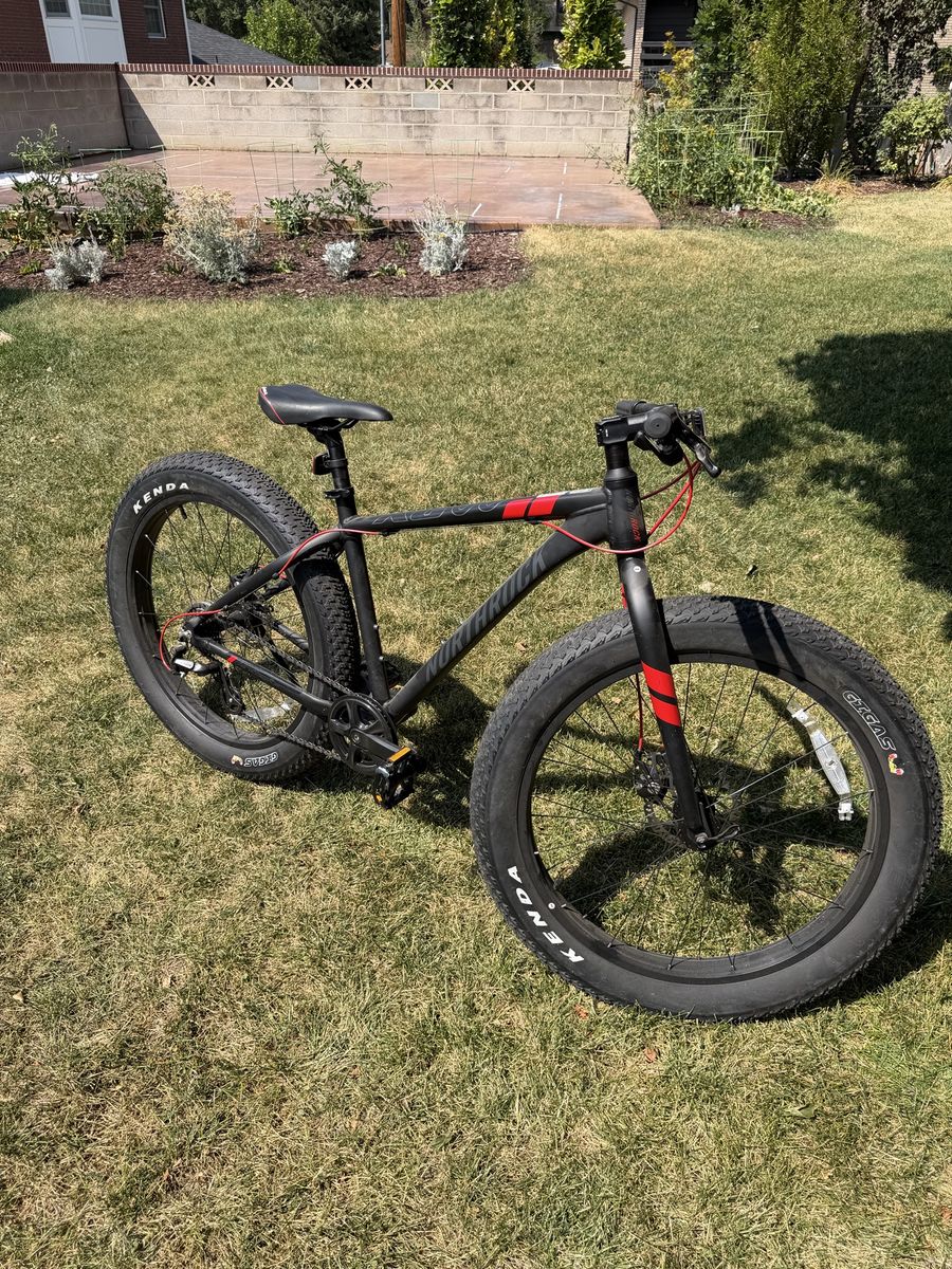 Northrock XC00 Fat Tire Bike. 26” rims.